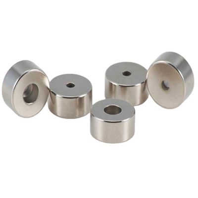 Kalite Neodymium mıknatısı M5 Karşı boru 25x4mm yuvarlak delikli endüstriyel Fabrika