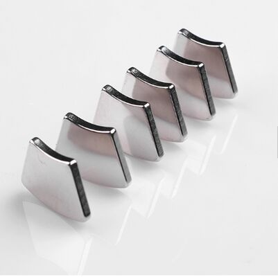 İyi fiyat Korozyona dayanıklı yapıştırılmış Neodimiyum Mıknatıs Manyetik sınıfı N35'ten N52'ye çevrimiçi