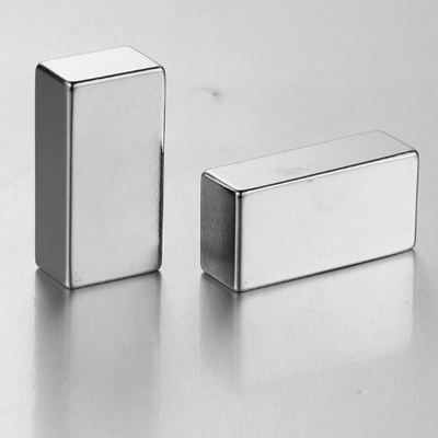İyi fiyat Blok 40X40X20mm N52 Neodimyum Kalıcı Mıknatıslar Gümüş Renk çevrimiçi